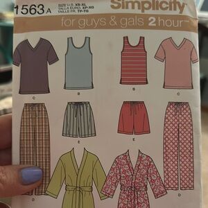 Simplicity Pattern 1563A - Casual Wear Collection, sizes extra small to ex large